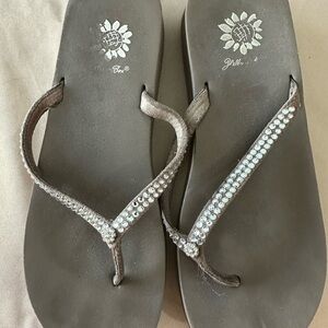 Yellow Box brand size 7 Elegant Tan Flip Flops with Rhinestones